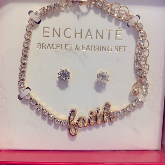 Enchante’ Gold Bracelet & Earrings set in gift box. - Picture 1 of 3